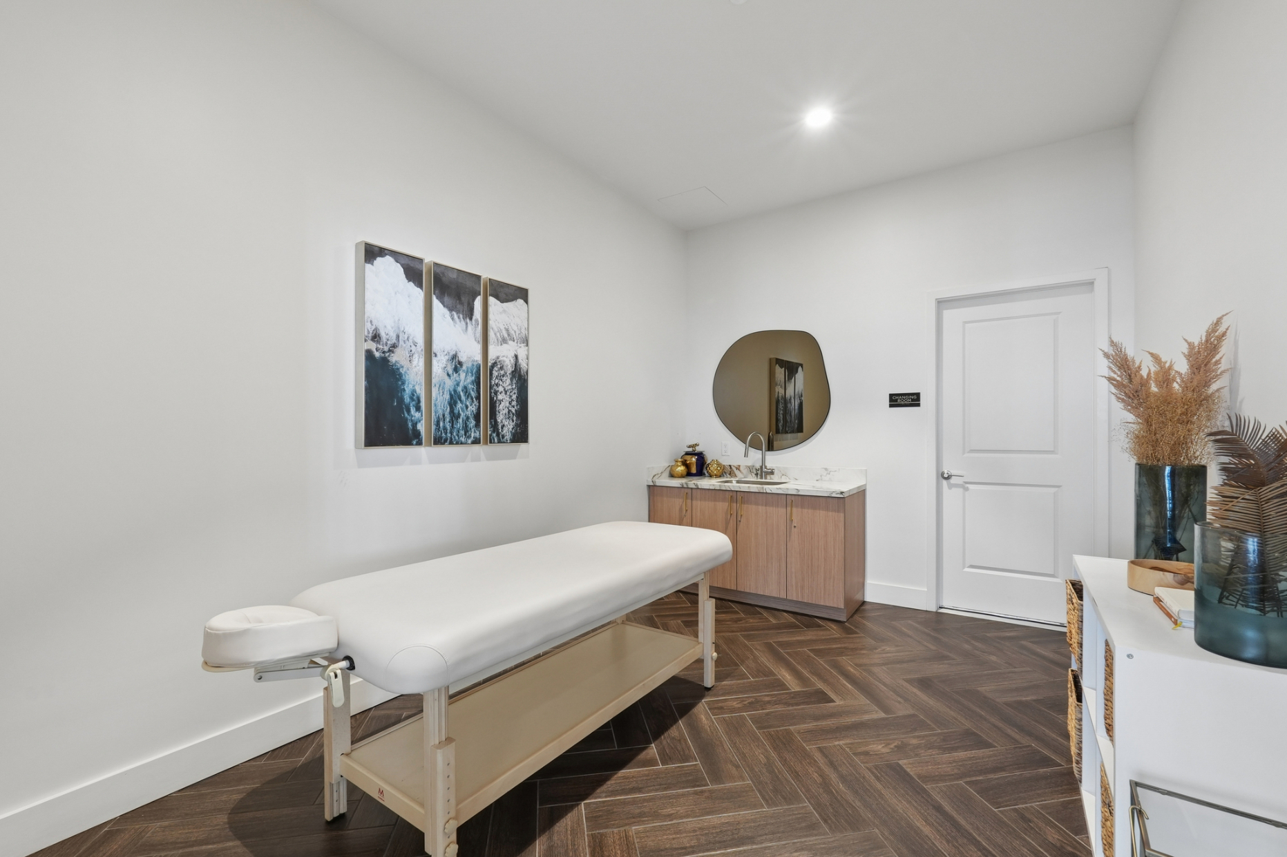 Evo treatment room with massage table - St. Petersburg, FL