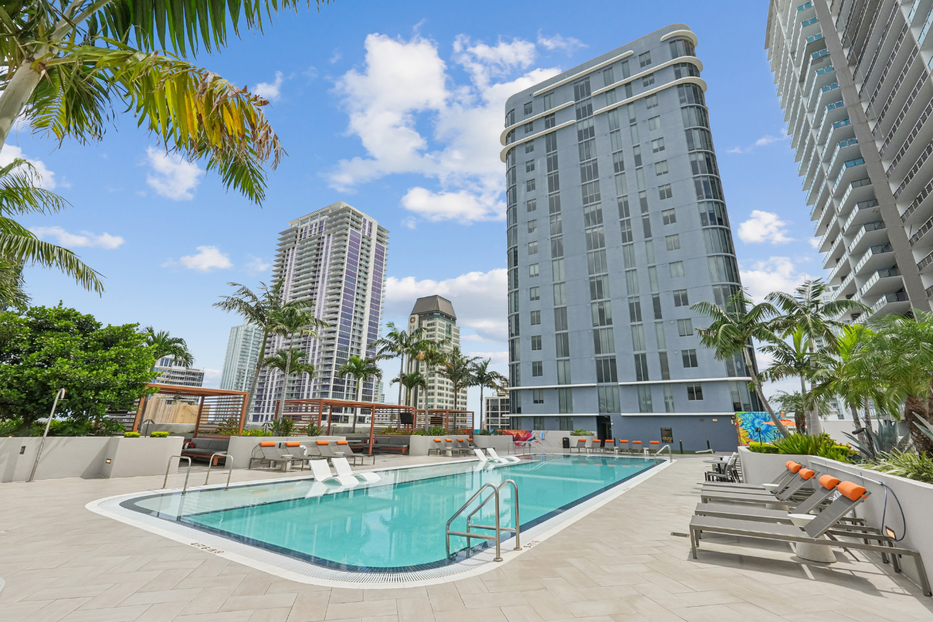 Evo pool with city view - St. Petersburg, FL