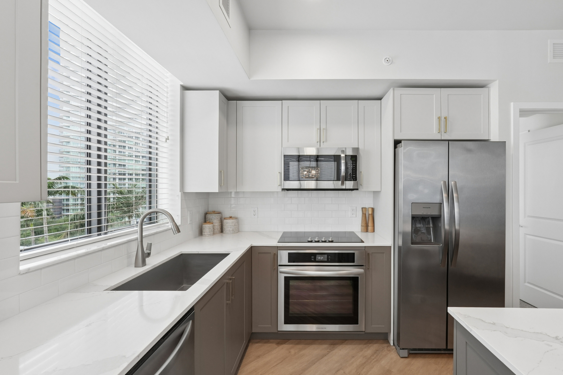 Evo apartment kitchen with stainless steel appliances - St. Petersburg, FL